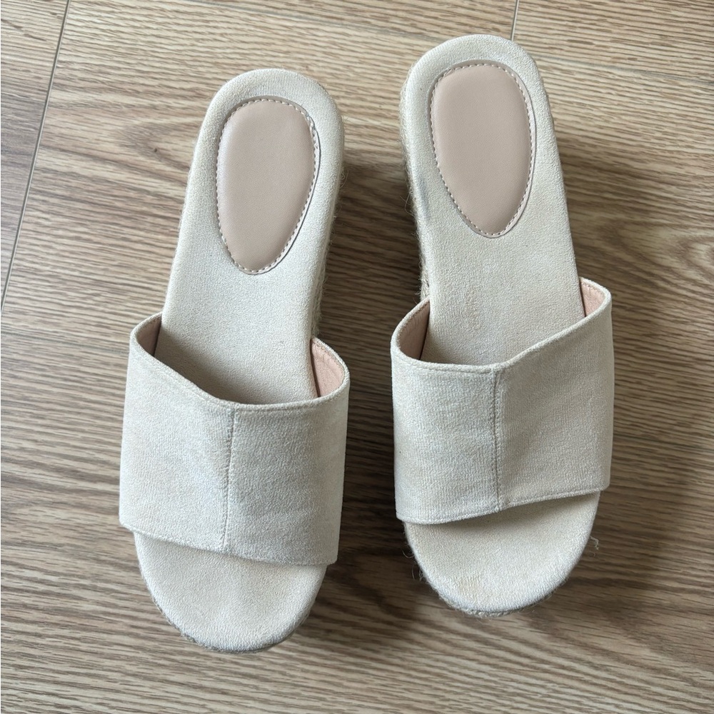Beachy wedges